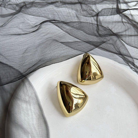Three-dimensional large triangle earrings